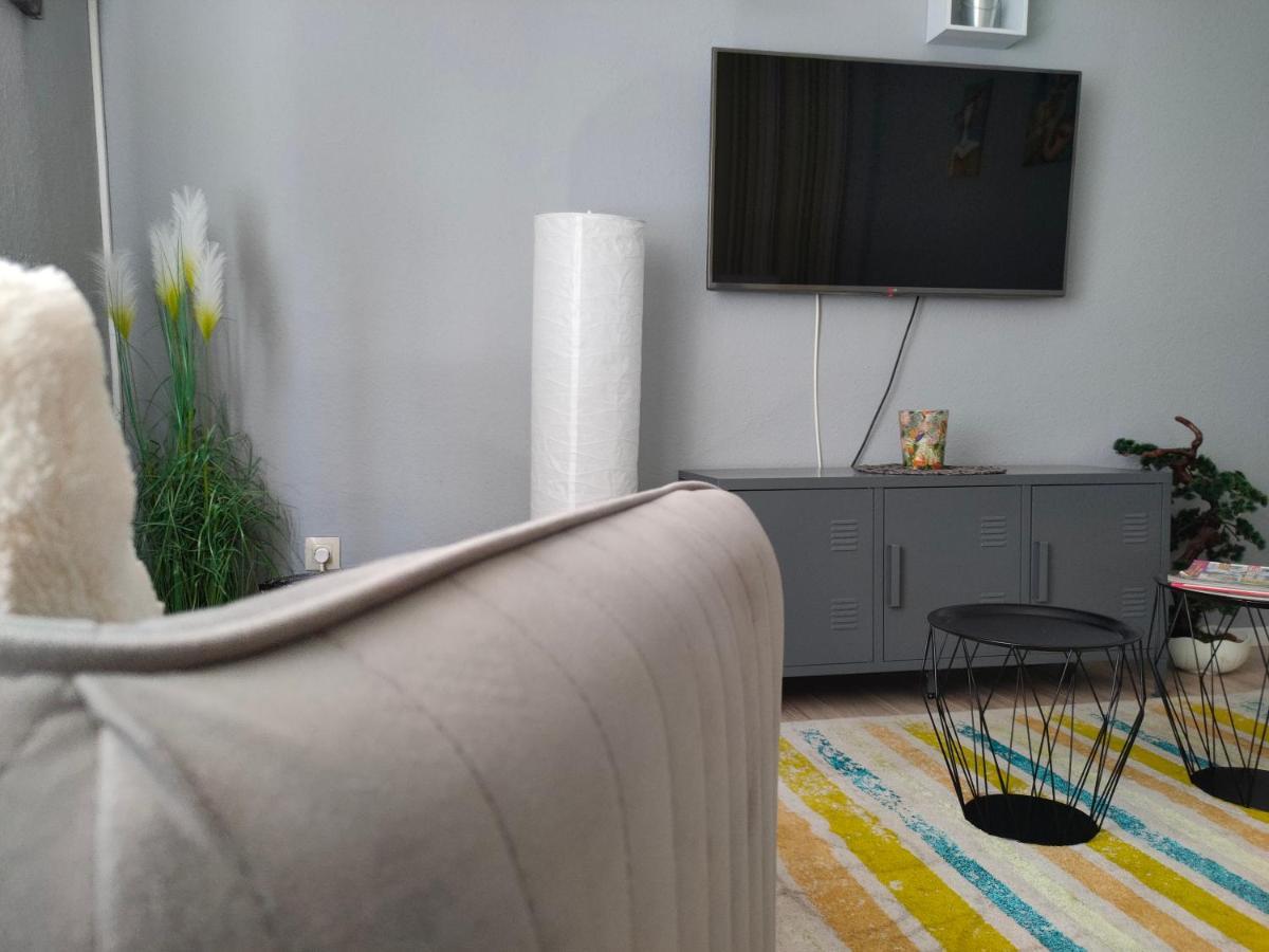 VárpalotaPe-Ki Apartman Petfurdoアパートメント エクステリア 写真